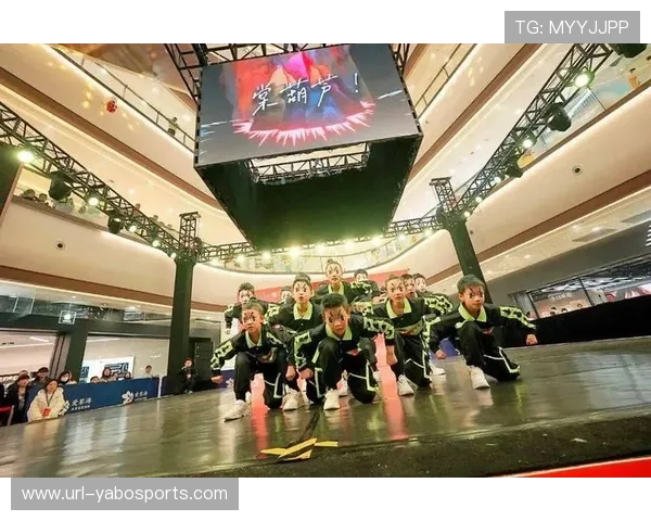 辽宁啦啦队编舞融合街舞与民族风，社交媒体刷屏